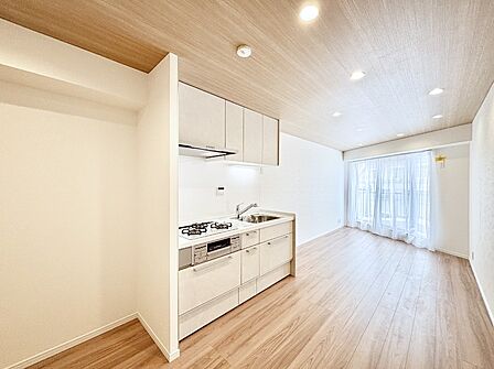 ゆとりあるキッチンスペースでお料理や食後の後片付けもスムーズに!