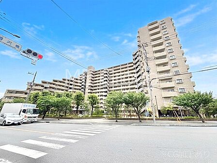 生活に便利な地に伸びやかな家族の生活風景を描く住まい