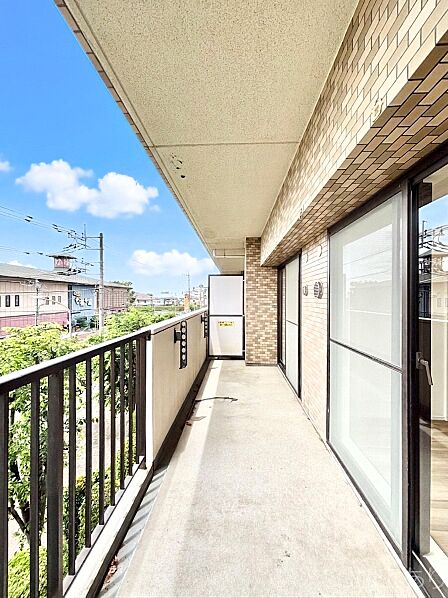 心地よい風を感じながらお洗濯物が干せそうなバルコニー!