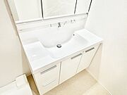 ハンドシャワー付き！使いやすい洗面台。