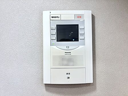 訪問者が一目でわかる安心のTVモニター付きインターホン。