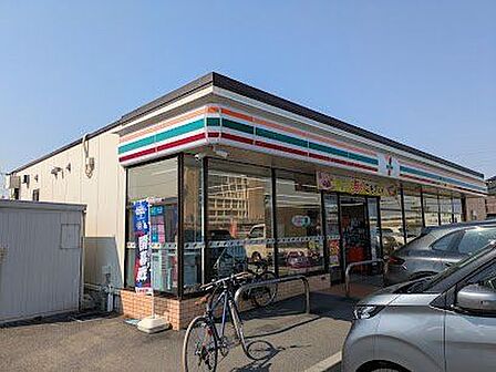 セブンイレブン川崎布田店 570m