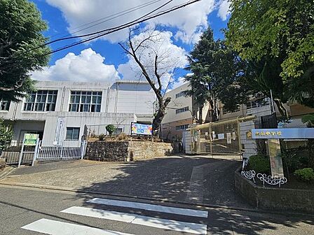 川崎市立生田中学校 320m