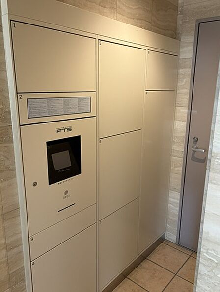 宅配ボックス付きでマンション設備も充実!