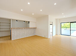 エルタウン学園4 202号室 3LDKのリビング/ダイニング