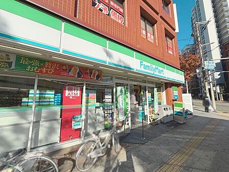 ファミリーマート 鶴橋駅前店 680m