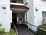 その他：閑静な住宅街に佇むマンション。柔らかい色調とマットな素材が穏やかな雰囲気を奏でます。