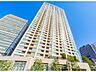 外観：重厚感あふれる高級マンションという印象を与えてくれます。そのデザインは住むほどに実感が増すものです。