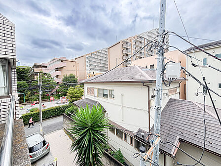 ワンシーンを切り取った写真のような眺望。窓からの景色が良いと家で過ごす時間も快適です。
