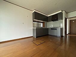 緑ケ丘３丁目　中古住宅 2SLDKのリビング/ダイニング