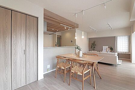 リビングの別アングルです。家具配置のイメージづくりに、お役立てください