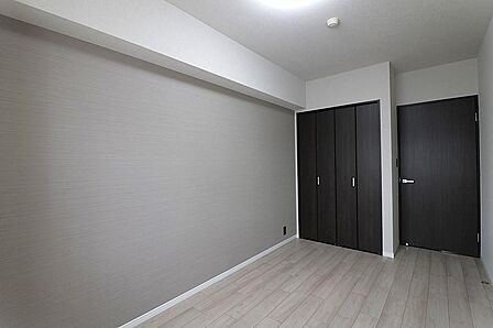 風通しのよい洋室。在宅ワークやお子様のお部屋にも使えます。