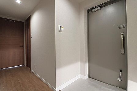 お客様をあたたかくお迎えする玄関まわり。すっきり片付く工夫もご相談ください。