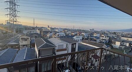 マンション最上階からの眺望写真!遮蔽物もなく日当たりも良好です。