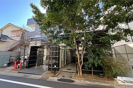 外観都営新宿線「曙橋」駅まで徒歩6分です。コンビニや買い物施設も充実しています。