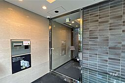 エントランスはオートロック付きです。