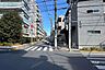 その他：敷地の東側前面道路（南側から）
