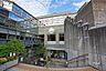 周辺：上北沢図書館の外観