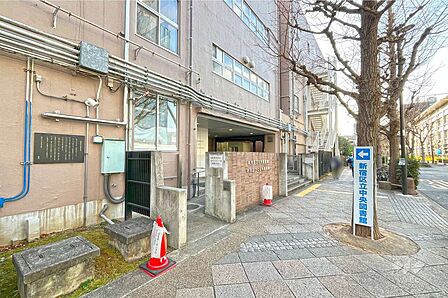 中央図書館・こども図書館の外観
