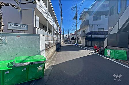 敷地南側の前面道路(西側から)