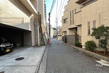 敷地北西側の前面道路