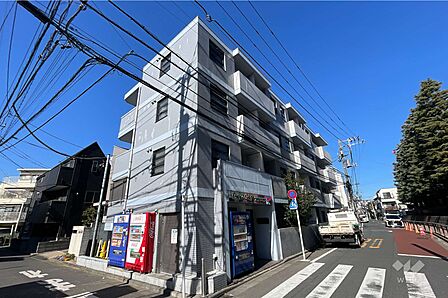 スカイコート新宿第5の外観（南東側から）