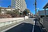 その他：敷地南側の前面道路（西側から）