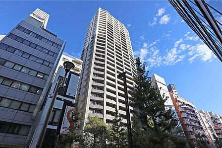 ファーストリアルタワー新宿の外観(北西側から)