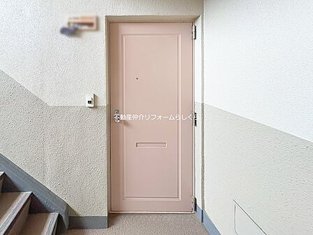 マンション敷地内には遊具が設置されています