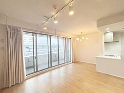 ファミリアーレ庄内通 2LDKのリビング/ダイニング