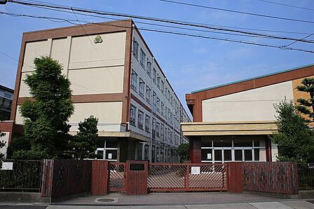 名古屋市立山田中学校 徒歩7分。 560m