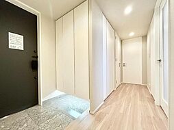 収納力のある大きな下駄箱付。ご家族分の靴をたくさん収納できます。