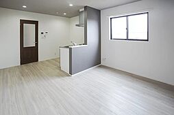 BRAVE BASE 本庄 106 1階1LDKのリビング/ダイニング