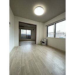 オルセー医大前 4階1LDKのリビング/ダイニング