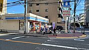 ローソン江坂東店 425m