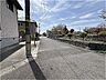 外観：前面道路は西側と北側にありいずれも公道です。