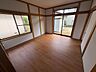 リビング/ダイニング：一階南東側居間7帖。内装フルリフォーム済み。