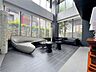 その他：エントランスホールは光あふれる吹き抜け仕様で開放的な空間です。