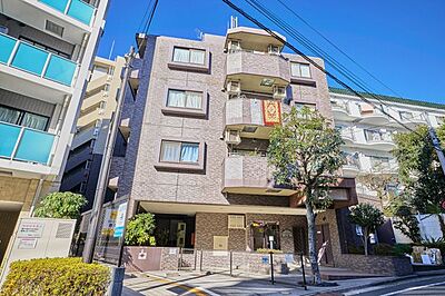 外観:山手線大塚駅まで徒歩4分、都営三田線巣鴨駅まで徒歩11分。生活利便と閑静な住環境を享受できる立地にあります。 外観:山手線大塚駅まで徒歩4分、都営三田線巣鴨駅まで徒歩11分。生活利便と閑静な住環境を享受できる立地にあります。