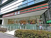 セブンイレブン日本橋本町1丁目店 徒歩2分。 130m
