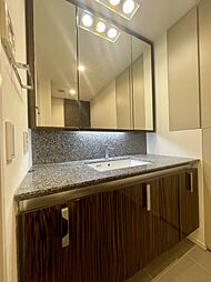 3面鏡の洗面化粧台