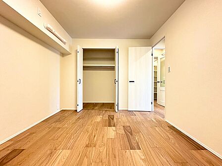 洋室は、趣味の部屋や子供部屋等、マルチな使い方が可能な空間です。家族の成長やライフスタイルの変化に合わせて、自由に使い分けることができる点が魅力です。