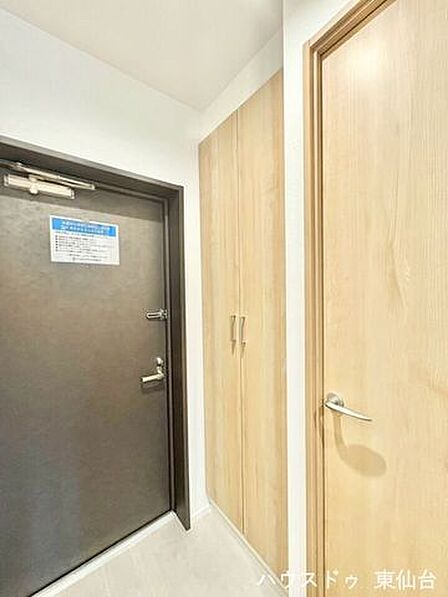 靴も小物もすっきり収まる、収納力のある玄関スペース。