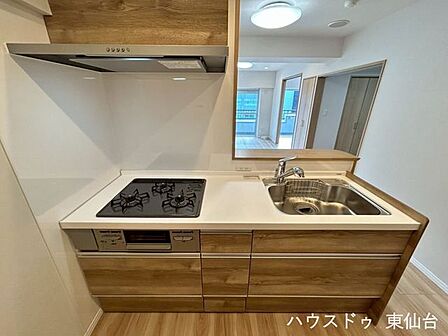 キッチンはカウンターキッチンでリビング全体が見渡せます♪