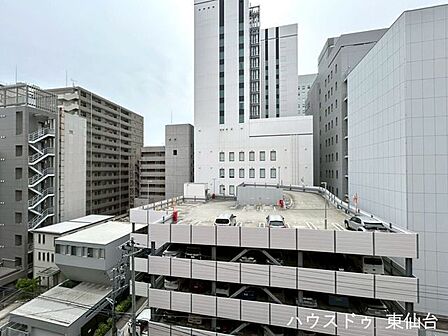 7階南向きのバルコニーからの眺望は開放感がありますね!