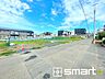 外観：～閑静な住宅街の立地～ ・周辺は閑静な住宅街となっておりますので、静かな暮らしをご実現いただけます。 ・前面道路の交通量も多くないので、小さなお子様がいるご家庭でもご安心ですね。 