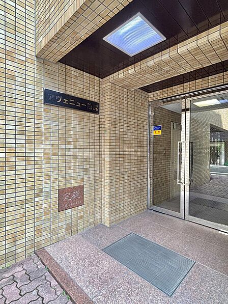 明るく清潔感のある共用空間が居住者やゲストをお迎えします。