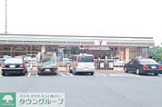 セブンイレブン 徒歩9分。コンビニ 700m