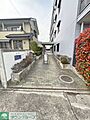 タイルと植栽が...