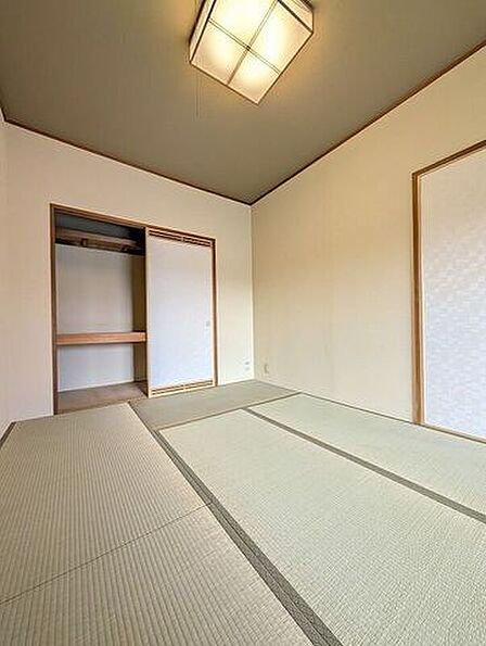 心安らぐ落ち着いた和の空間。客間としてはもちろん、お子様のお昼寝やリラックススペースとしても重宝する使い勝手の良い和室です。